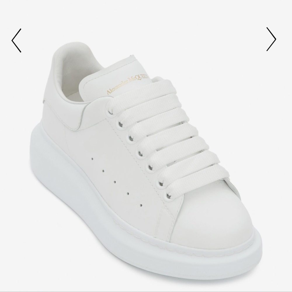 Oversized low-top sneakers